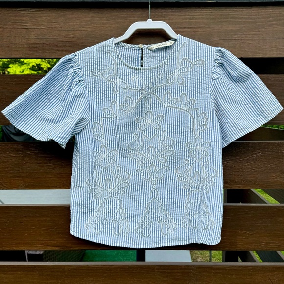 Zara Seersucker Blouse w/ Bell Sleeves Size Small - Picture 2 of 4